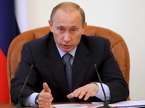 Tổng thống Nga V.Putin cho rằng việc thu tiền trước, bán năng lượng sau là hợp lý.