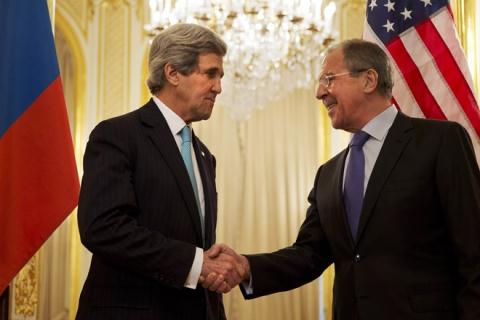 Ngoại trưởng Mỹ John Kerry và Ngoại trưởng Nga Sergei Lavrov