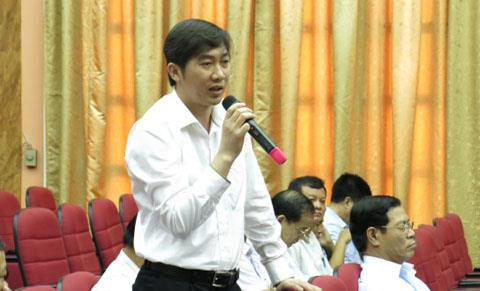ĐB Nguyễn Hữu Kiên trong một phiên phát biểu chất vấn