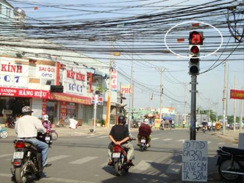 Tai nạn giao thông rất dễ xảy ra khi cố vượt đèn đỏ