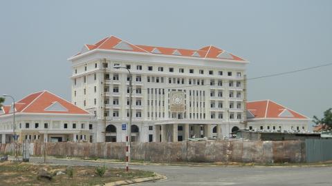 Nhà khách đang xây dựng của UBND tỉnh Quảng Nam tại khu phố mới Tân Thạnh như cung điện nguy nga...
