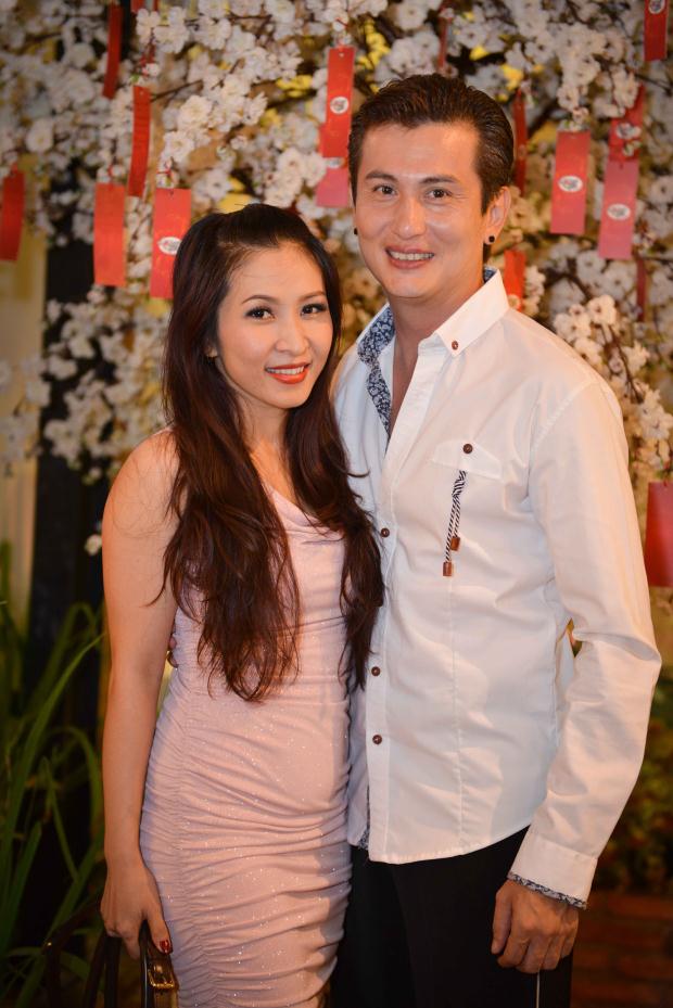 Dàn sao hải ngoại tay bắt mặt mừng khi về Việt Nam