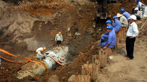 Đường ống nước sông Đà liên tục bị vỡ mà chủ đầu tư vẫn chưa tìm được giải pháp căn cơ 