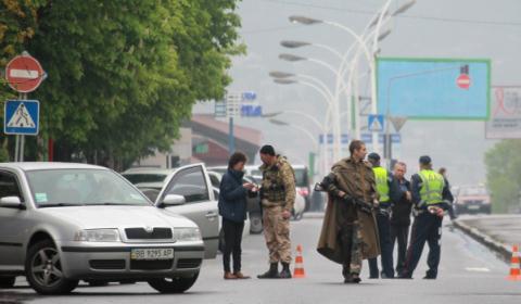Hiện thành phố Lugansk đã tuyên bố tình trạng khẩn cấp và tổng động viên