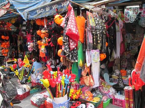 Ở Việt Nam mọi hàng hóa phục vụ tiêu dùng đều ngập tràn thương hiệu của Trung Quốc 