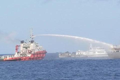 Tàu Trung Quốc dùng vòi rồng công suất cao phun nước vào tàu Cảnh sát biển Việt Nam ngày 3/5 vừa qua