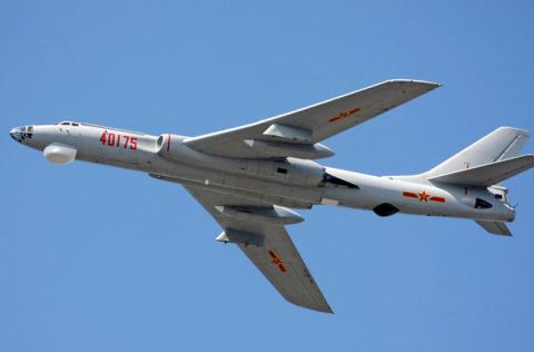 Máy bay ném bom H-6 của Trung Quốc