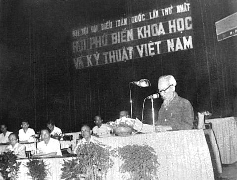 Chủ tịch Hồ Chí Minh đọc bài phát biểu tại Đại hội Đại biểu toàn quốc lần thứ I Hội phổ biến khoa học, kỹ thuật Việt Nam ngày 18/5/1963
