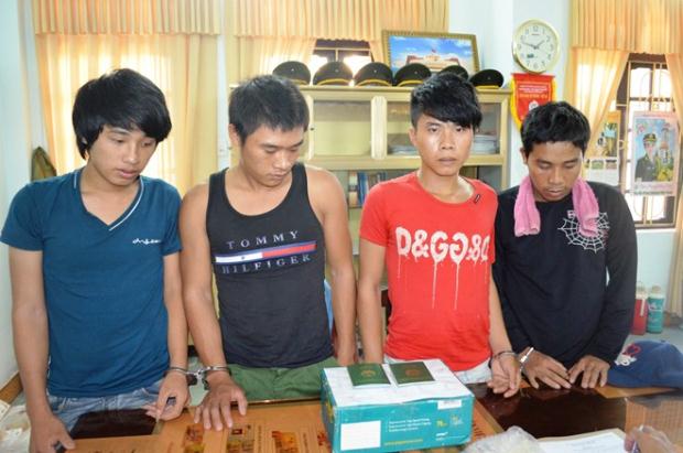 bon_doi_tuong_tuoi_doi_chua_tron_20_doi_dien_voi_an_tu_sau_khi_muon_lam_giau_trai_phep_161119720.jpg