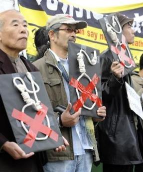 [Image: xoa-bo-an-tu-hinh-chung-than-suot-doi-to...029335.jpg]