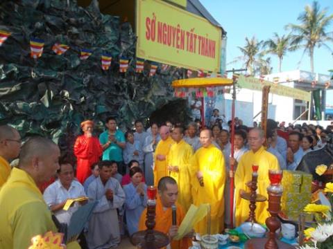 Đại lễ cầu siêu thu hút hàng ngàn tăng ni phật tử đến từ mọi miền của đất nước tham dự.