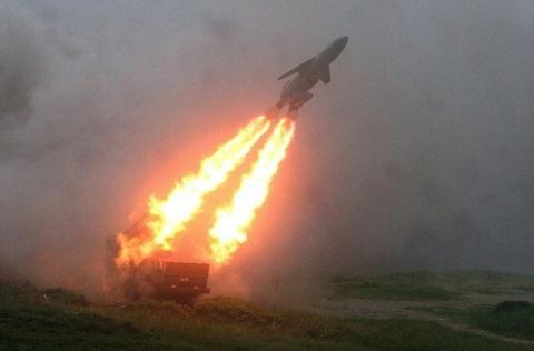 Hệ thống Redut trang bị tên lửa đối hạm P-35 có tầm bắn vươn tới tận Trường Sa.