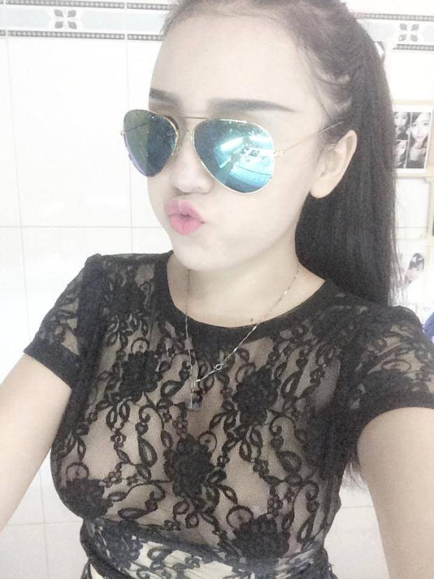 Tất cả hình ảnh được cô chia sẻ trên trang Facebook cá nhân của mình đều tận dụng triệt để độ hot của cơ thể mình.