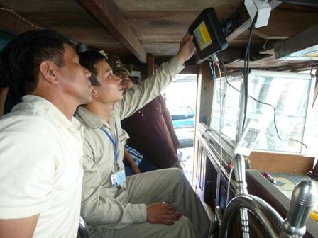 Hướng dẫn ngư dân sử dụng thiết bị MOVIMAR