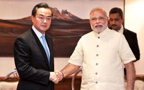 Ngoại trưởng Vương Nghị thăm Tân Thủ tướng Narendra Modi