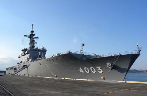 Tàu đổ bộ Nhật Bản chở theo binh lính Mỹ, Australia, Nhật đến Việt Nam diễn tập hồi tháng 5/2014