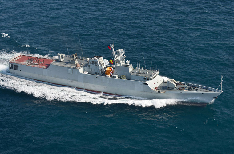 Ở đuôi tàu trang bị hệ thống tên lửa phòng không tầm thấp FL-3000N, có kiểu dáng tương tự loại RIM-116 RAM của Mỹ. Đạn tên lửa của FL-3000N có thể tiêu diệt mục tiêu ở cự ly 6-9km. Ở đuôi tàu trang bị hệ thống tên lửa phòng không tầm thấp FL-3000N, có kiểu dáng tương tự loại RIM-116 RAM của Mỹ. Đạn tên lửa của FL-3000N có thể tiêu diệt mục tiêu ở cự ly 6-9km.