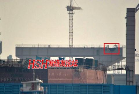 Hình ảnh chiếc tàu sân bay nội Trung Quốc đang đóng được tiết lộ vào đầu tháng 8/2013.