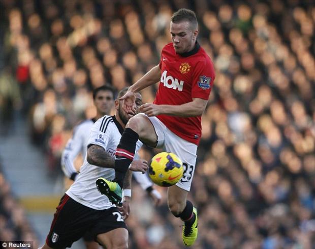Cleverley (áo đỏ) đang chơi khá tệ cùng Man Utd