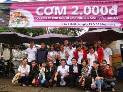   Cơm 2.000 đồng của câu lạc bộ Sharing The Life Đà Nẵng  