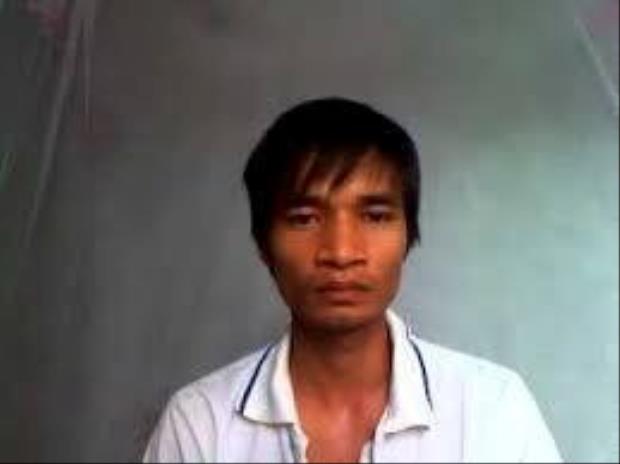 Hình tượng thường thấy của Nguyễn Đức Hậu với danh xưng ca sĩ Lệ Rơi trong các clip gây sốt.