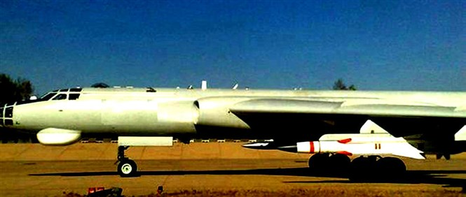 Sự kết hợp máy bay chiến đấu Flanker và tên lửa YJ-12, với khả năng tấn công các mục tiêu cách Trung Quốc tới 1.900km, là một vấn đề nghiêm trong đối với Hạm đội Thái Bình Dương của Mỹ, cho dù tên lửa YJ-12 chưa được thử nghiệm với một mục tiêu di động trên biển. Sự kết hợp máy bay chiến đấu Flanker và tên lửa YJ-12, với khả năng tấn công các mục tiêu cách Trung Quốc tới 1.900km, là một vấn đề nghiêm trong đối với Hạm đội Thái Bình Dương của Mỹ, cho dù tên lửa YJ-12 chưa được thử nghiệm với một mục tiêu di động trên biển.
