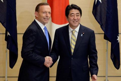 Thủ tướng Australia Tony Abbott tiếp đón Thủ tướng Nhật Bản Shinzo Abe.