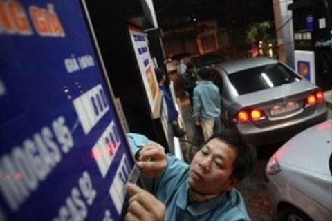 Do có tính toán đến lợi ích các bên nên Bộ Công thương-Tài chính luôn cho thời điểm điều chỉnh giá xăng thường xuyên diễn ra vào 8 giờ tối.