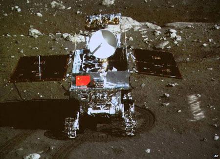 Robot tự hành Thỏ Ngọc đổ bộ lên Mặt trăng 