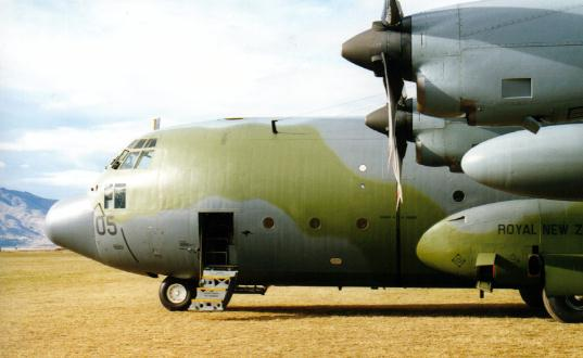 Malaysia đã điều đến hai chiếc máy bay C-130 Hercules để tham gia tìm kiếm, điều tra về vụ tai nạn máy bay MH17 đã gặp tai nạn tại Ukraine hôm 17/7 vừa qua. (ảnh máy bay C-130 Malaysia) Malaysia đã điều đến hai chiếc máy bay C-130 Hercules để tham gia tìm kiếm, điều tra về vụ tai nạn máy bay MH17 đã gặp tai nạn tại Ukraine hôm 17/7 vừa qua. (ảnh máy bay C-130 Malaysia)