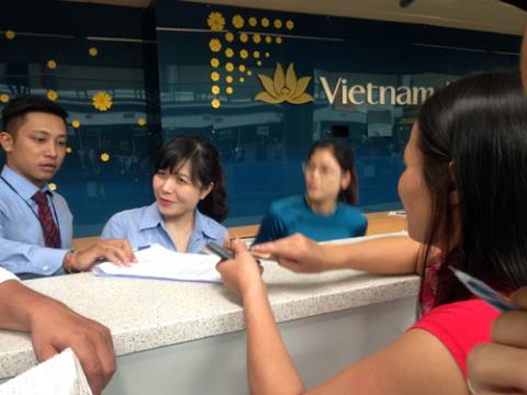 Nhiều khách hàng cho biết, họ không hài lòng với cách phục vụ của nhân viên hãng hàng không Vietnam Airlines.