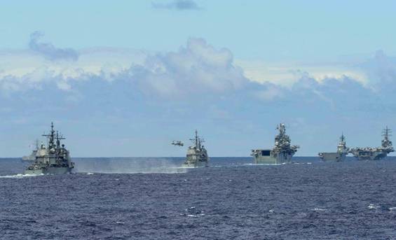Các tàu hải quân tham gia diễn tập trên biển hôm 25/7 trong khuôn khổ RIMPAC-2014