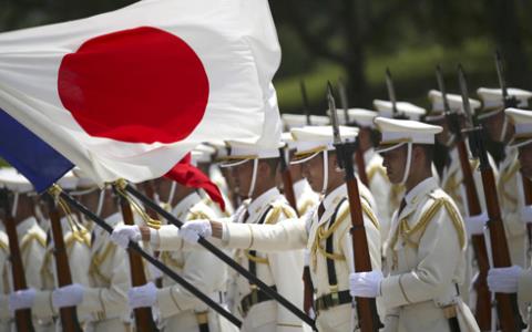 Nhật Bản vừa quyết định giải thích lại Hiến pháp cho phép quân đội nước này thực hiện quyền phòng vệ tập thể.