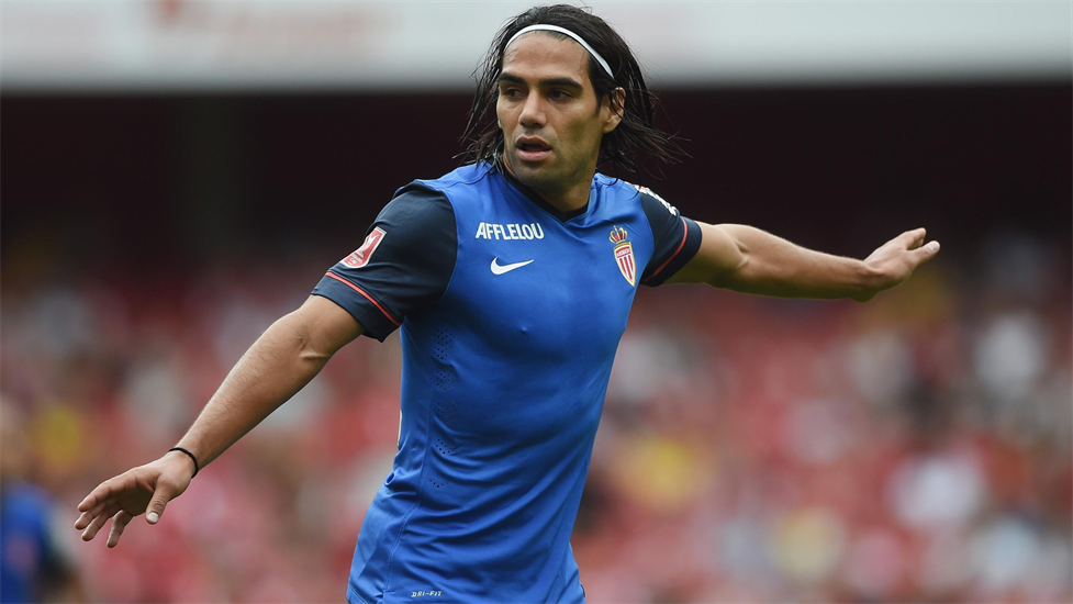 Falcao trước đó từng khẳng định chỉ muốn đến Real, và chủ tịch Perez cũng rất thích ngôi sao này. Falcao trước đó từng khẳng định chỉ muốn đến Real, và chủ tịch Perez cũng rất thích ngôi sao này.