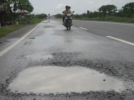 Bộ Giao thông cấm cửa nhà thầu yếu, VEC vẫn thoát? - sut-lun-duong-can-tho-vi-thanh-baodatviet.vn_11520286.jpg