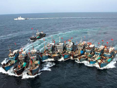 Vừa qua Trung Quốc đã xua hàng vạn tàu cá xuống “xâm chiếm” biển Đông