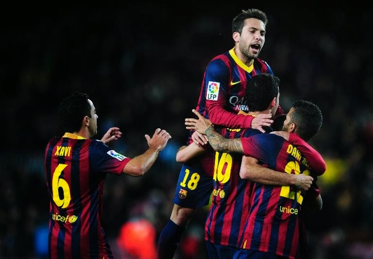 4. Barcelona (3-5-2).
Stegen 10 triệu, Mathieu triệu, Pique 5 triệu, Vermaelen 15 triệu, Dani Alves 23,5 triệu, Alex Song 15 triệu, Mascherano 17,25 triệu, Ivan Rakitic 14 triệu, Jordi Alba 11 triệu, Luis Suarez 75 triệu, Neymar 50 triệu. Tổng: 251,75 trệu 4. Barcelona (3-5-2).
Stegen 10 triệu, Mathieu triệu, Pique 5 triệu, Vermaelen 15 triệu, Dani Alves 23,5 triệu, Alex Song 15 triệu, Mascherano 17,25 triệu, Ivan Rakitic 14 triệu, Jordi Alba 11 triệu, Luis Suarez 75 triệu, Neymar 50 triệu. Tổng: 251,75 trệu