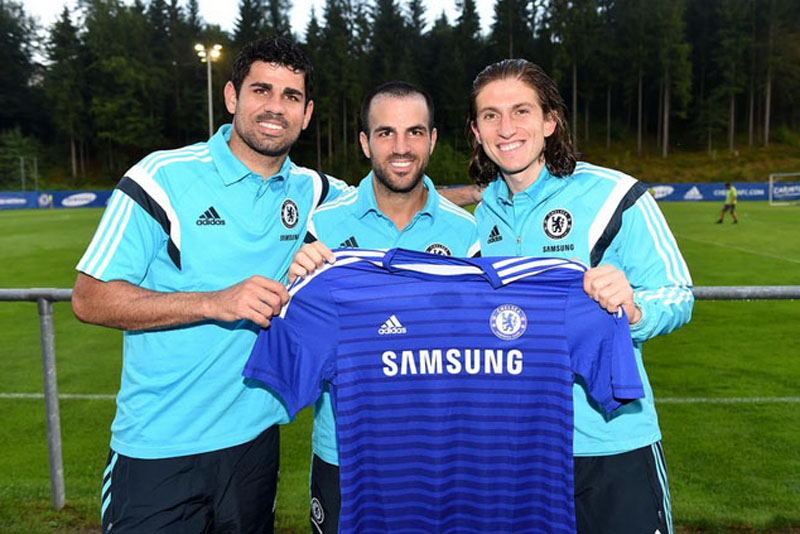 2. Chelsea (4-4-2).
Thibaut Courtois 8 triệu, Azpilicueta 7 triệu, Cahill 7 triệu, Ivanovic 9 triệu, Luis Felipe 16 triệu, Matic 22 triệu, Oscar 25 triệu, Willian 32 triệu, Fabregas 27 triệu, Torres 50 triệu, Diego Costa 32 triệu. Tổng: 298 triệu bảng. 2. Chelsea (4-4-2).
Thibaut Courtois 8 triệu, Azpilicueta 7 triệu, Cahill 7 triệu, Ivanovic 9 triệu, Luis Felipe 16 triệu, Matic 22 triệu, Oscar 25 triệu, Willian 32 triệu, Fabregas 27 triệu, Torres 50 triệu, Diego Costa 32 triệu. Tổng: 298 triệu bảng.