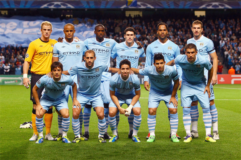 5. Manchester City (4-4-2).
Caballero 6 triệu, Zabaleta 6,5 triệu, Mangala 32 triệu, Nastasic 12 triệu, Kolarov 16 triệu; Milner 26 triệu, Yaya Toure 24 triệu, Fernandinho 30 triệu, David Silva 24 triệu, Edin Dzeko 27 triệu, Sergio Aguero 38 triệu. Tổng số: 241,5 triệu bảng. 5. Manchester City (4-4-2).
Caballero 6 triệu, Zabaleta 6,5 triệu, Mangala 32 triệu, Nastasic 12 triệu, Kolarov 16 triệu; Milner 26 triệu, Yaya Toure 24 triệu, Fernandinho 30 triệu, David Silva 24 triệu, Edin Dzeko 27 triệu, Sergio Aguero 38 triệu. Tổng số: 241,5 triệu bảng.