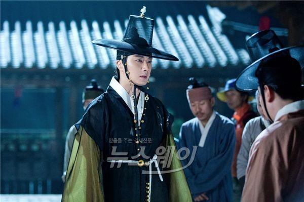 Nam diễn viên Jung Il Woo đảm nhiệm vai chính, một hoàng tử có khả năng nhìn thấy hồn ma