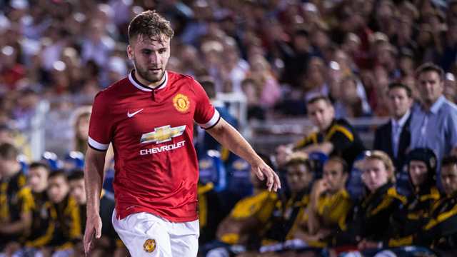 Trước đó, hậu vệ người Anh đã bị HLV Louis Van Gaal cho tập riêng vì lý do: thể lực không đảm bảo. Trước đó, hậu vệ người Anh đã bị HLV Louis Van Gaal cho tập riêng vì lý do: thể lực không đảm bảo.