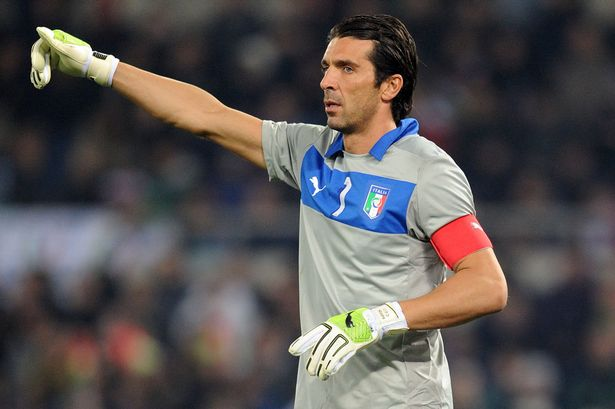 Kể từ khi gia nhập Juventus ở mùa hè năm 2001, cho đến nay Buffon vẫn là thủ môn có giá trị chuyển nhượng đắt nhất thế giới với 51 triệu euro. Kể từ khi gia nhập Juventus ở mùa hè năm 2001, cho đến nay Buffon vẫn là thủ môn có giá trị chuyển nhượng đắt nhất thế giới với 51 triệu euro.