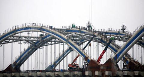 Cầu Đông Trù đang được gấp rút hoàn thành