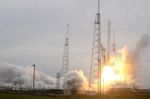 Tên lửa Falcon 9R rời bệ phóng
