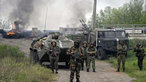 Lực lượng ly khai bên xe bọc thép ở ngoại ô Donetsk