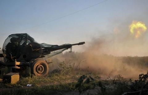 Pháo của quân đội Ukraine bắn vào Donetsk, tuy nhiên địa điểm bị pháo kích đã sớm không một bóng người theo phát ngôn của đại diện lực lượng ly khai.