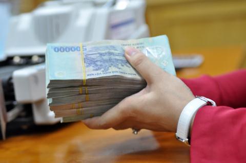 Các ngân hàng trông chờ nhiều vào thu nhập từ đầu tư trái phiếu khi khó cho vay. Ảnh: Vnxpress