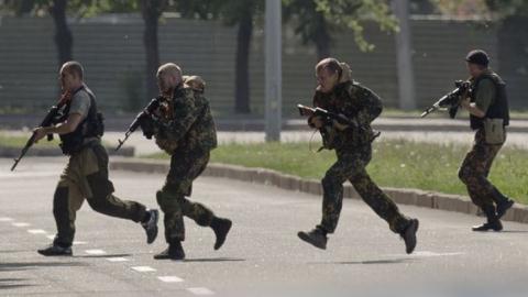 Quân ly khai di chuyển trong một trận chiến ở ngoại ô Donetsk