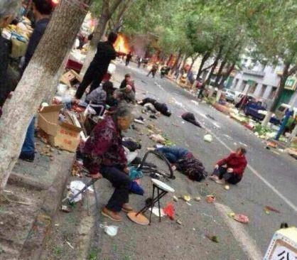 Hiện trường vụ nổ tại một khu chợ tại Tân Cương hồi tháng 5/2014