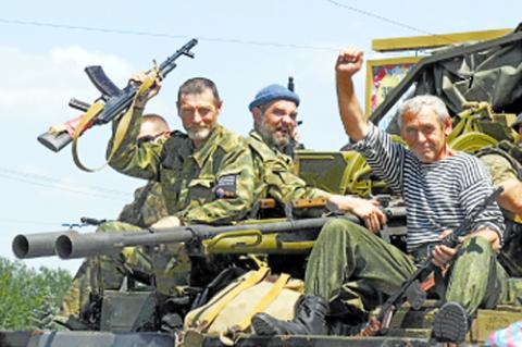 Các chiến binh ly khai tại một trạm kiểm soát ở Makiivka, cách thành phố Donetsk 15 km về phía đông